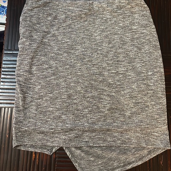 Gray faux wrap asymmetrical skirt with elastic waist, jersey material - Picture 5 of 10